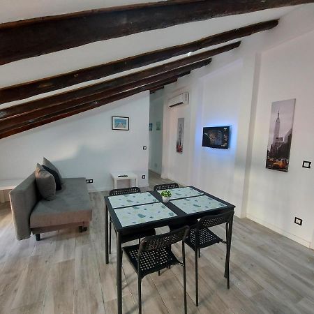 Madrid Apartamento Abuhardillado Apartment Exterior photo